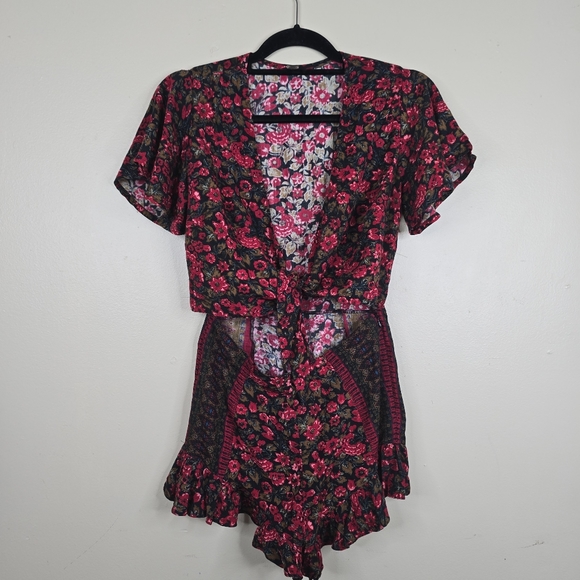 Free People Pants - FREE PEOPLE SURF DATE Romper Red Floral Women's One Piece Size 4 Cut Out Ruffle